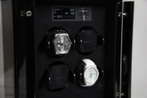 шкатулка для часов с автоподзаводом Elma Corona 4 черный лак, стекло, электронное управление