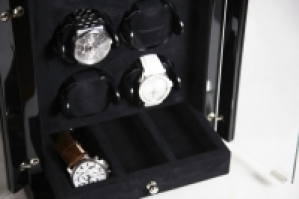 шкатулка для часов с автоподзаводом Elma Corona 4 черный лак, стекло, электронное управление