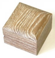 Футляр из дерева (дуб беленый) под серьги или два кольца, размер 62х62х45 бежевый кожзам